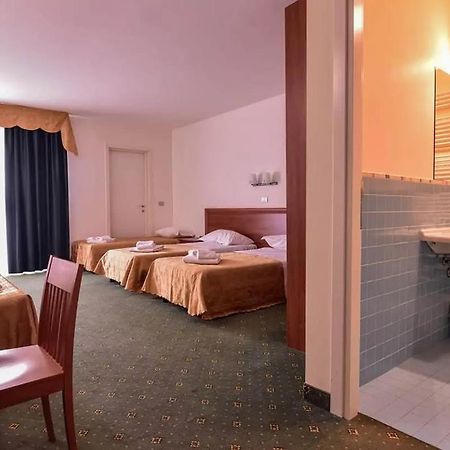 Standard Hotel Udine Pradamano Bagian luar foto