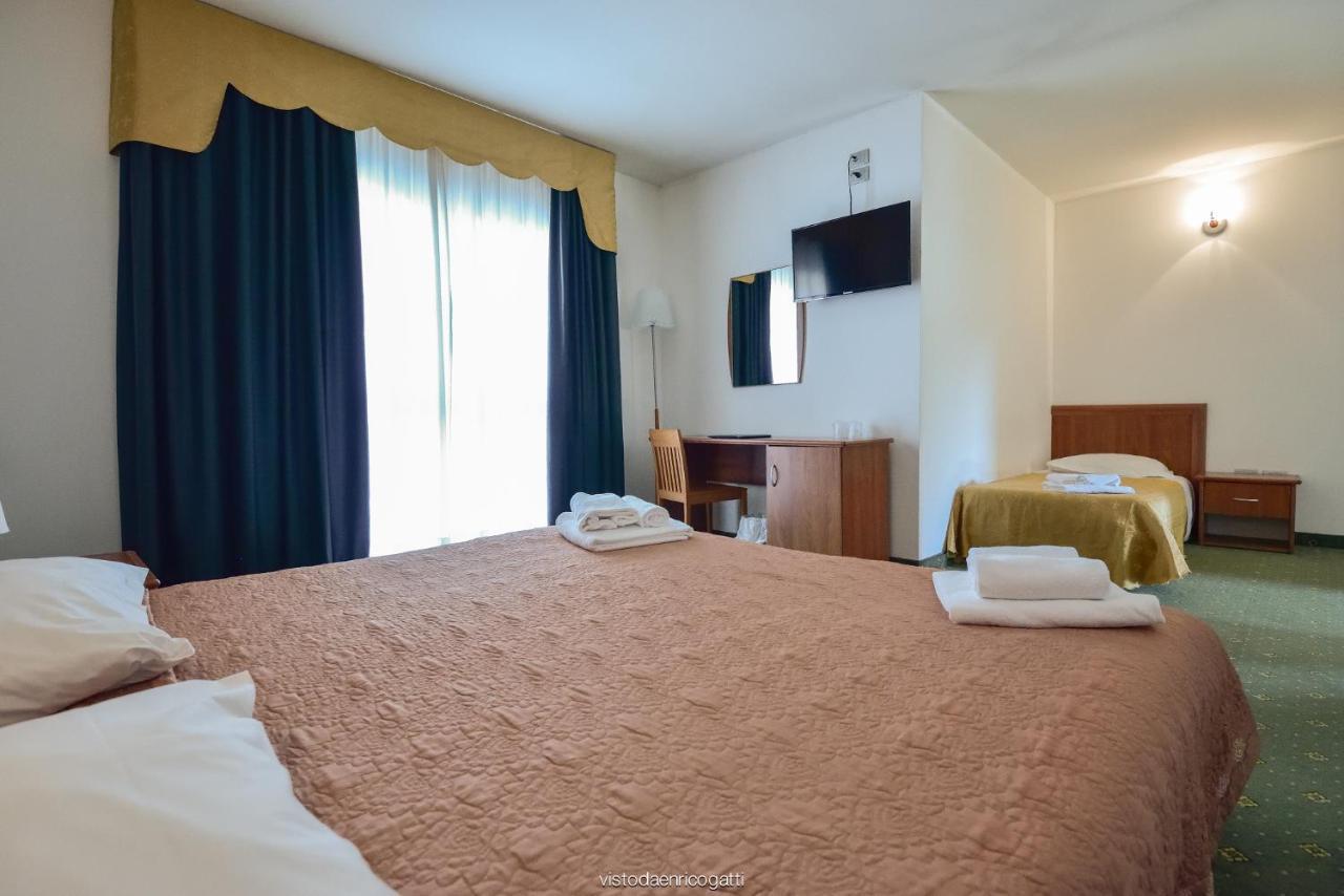 Standard Hotel Udine Pradamano Bagian luar foto