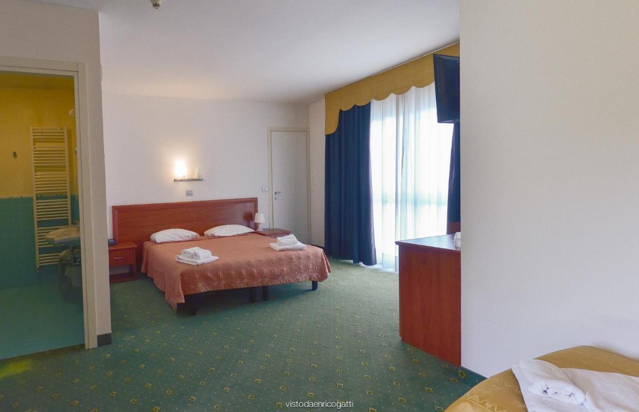 Standard Hotel Udine Pradamano Bagian luar foto