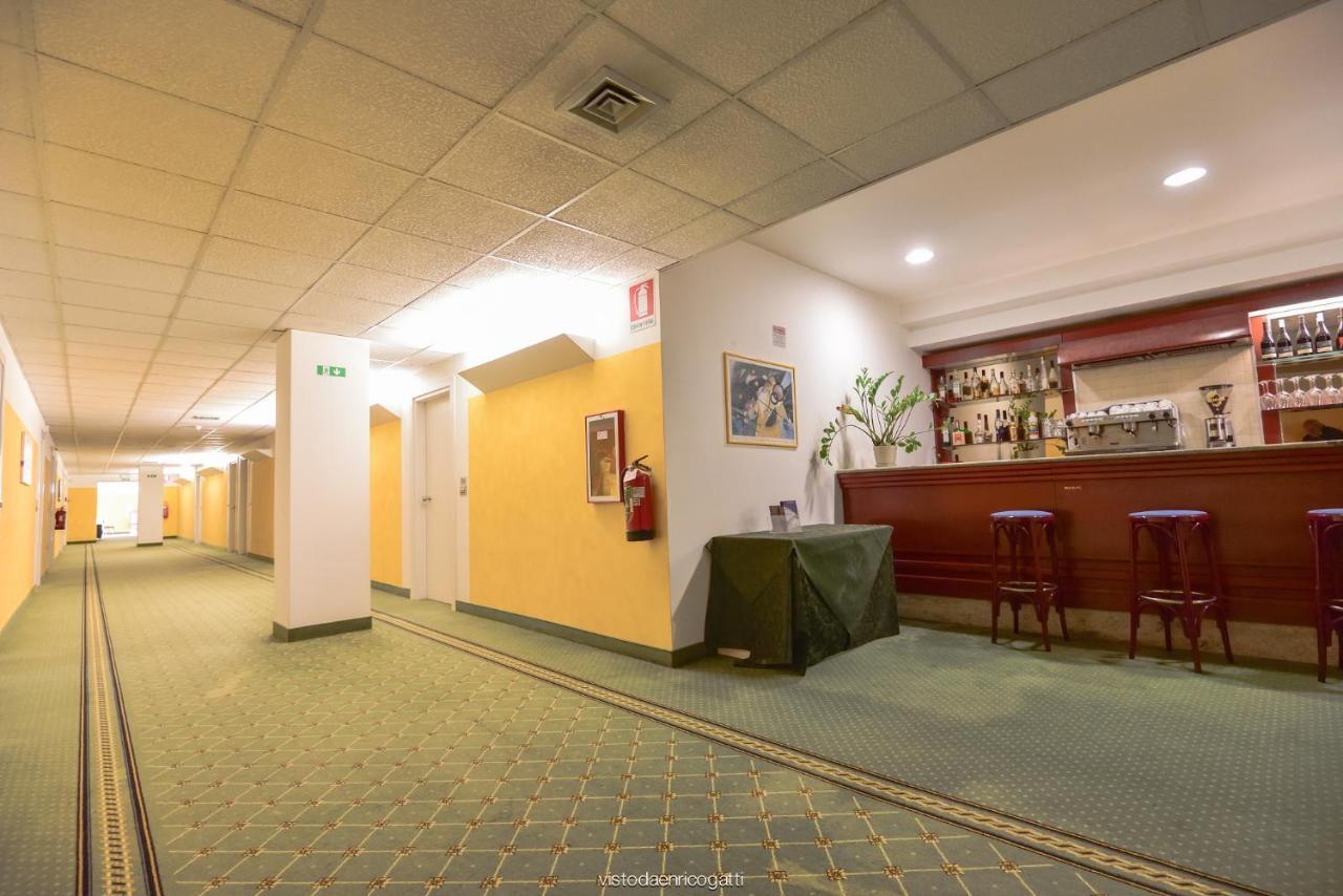 Standard Hotel Udine Pradamano Bagian luar foto