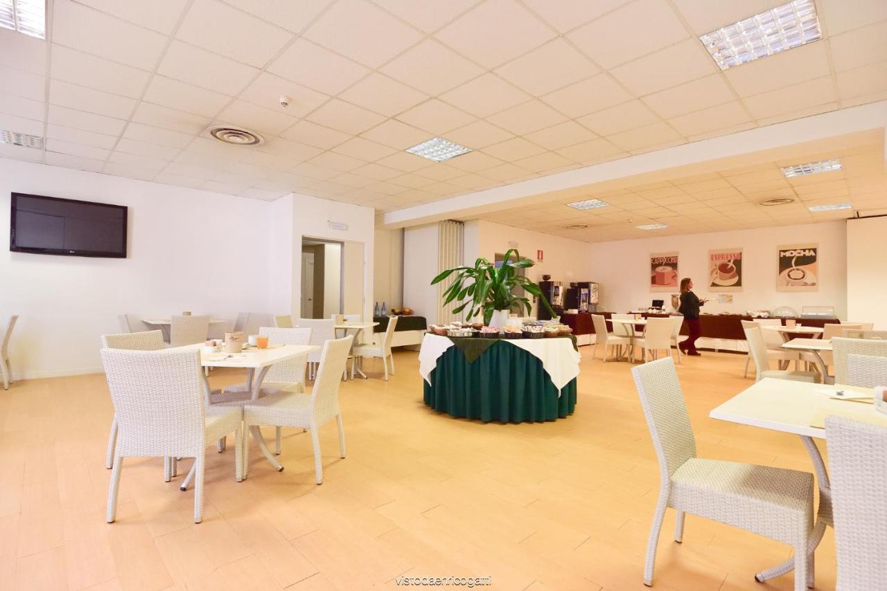 Standard Hotel Udine Pradamano Bagian luar foto