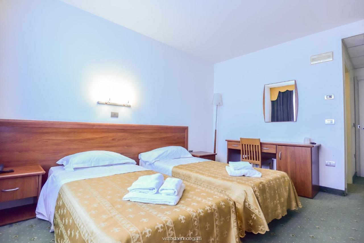 Standard Hotel Udine Pradamano Bagian luar foto