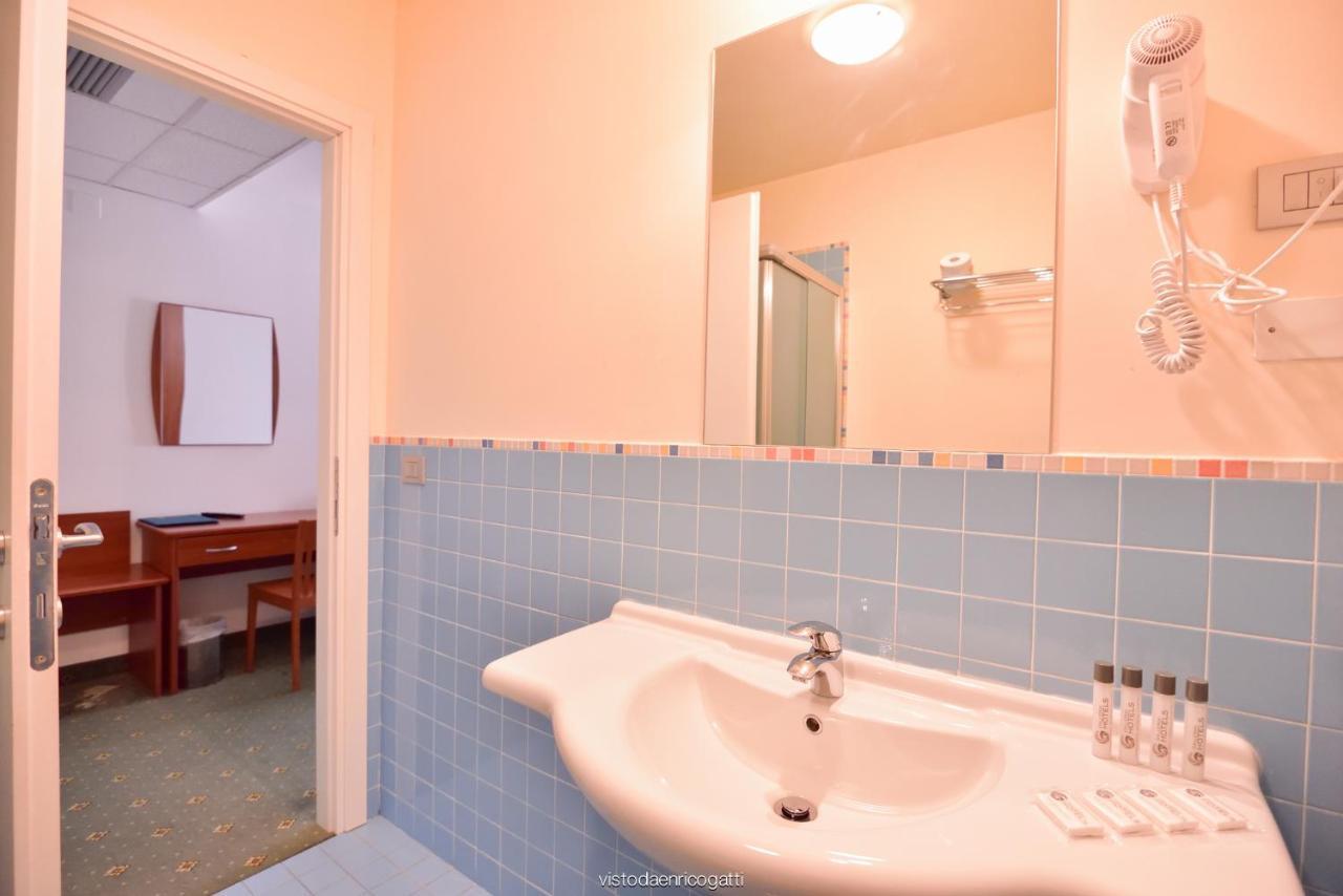 Standard Hotel Udine Pradamano Bagian luar foto