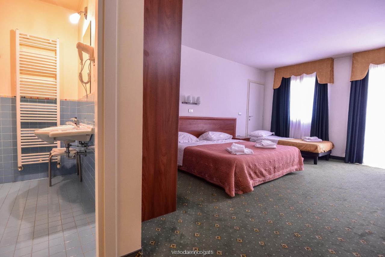 Standard Hotel Udine Pradamano Bagian luar foto
