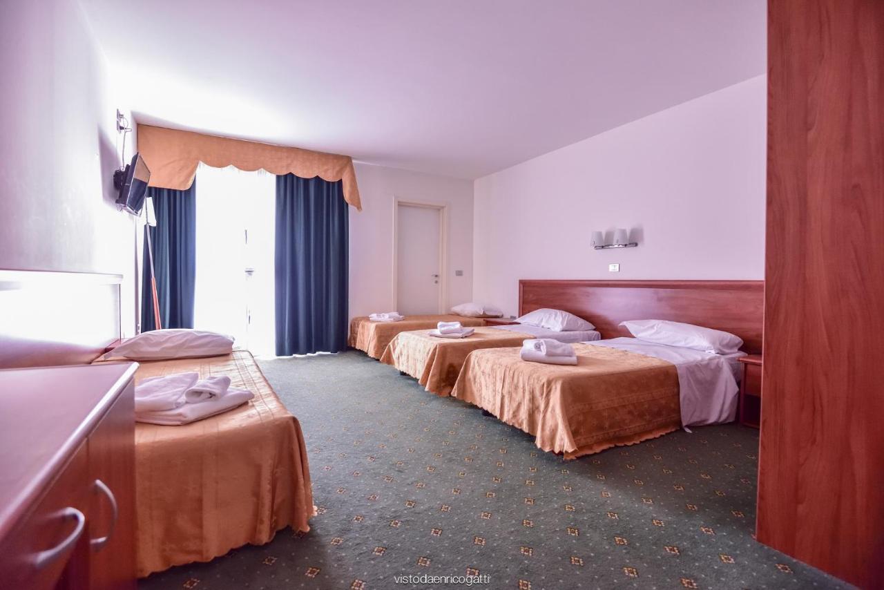 Standard Hotel Udine Pradamano Bagian luar foto