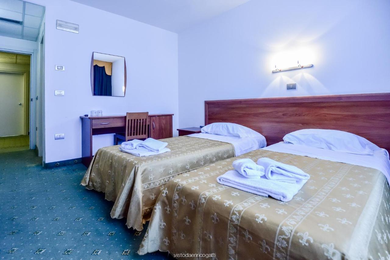 Standard Hotel Udine Pradamano Bagian luar foto