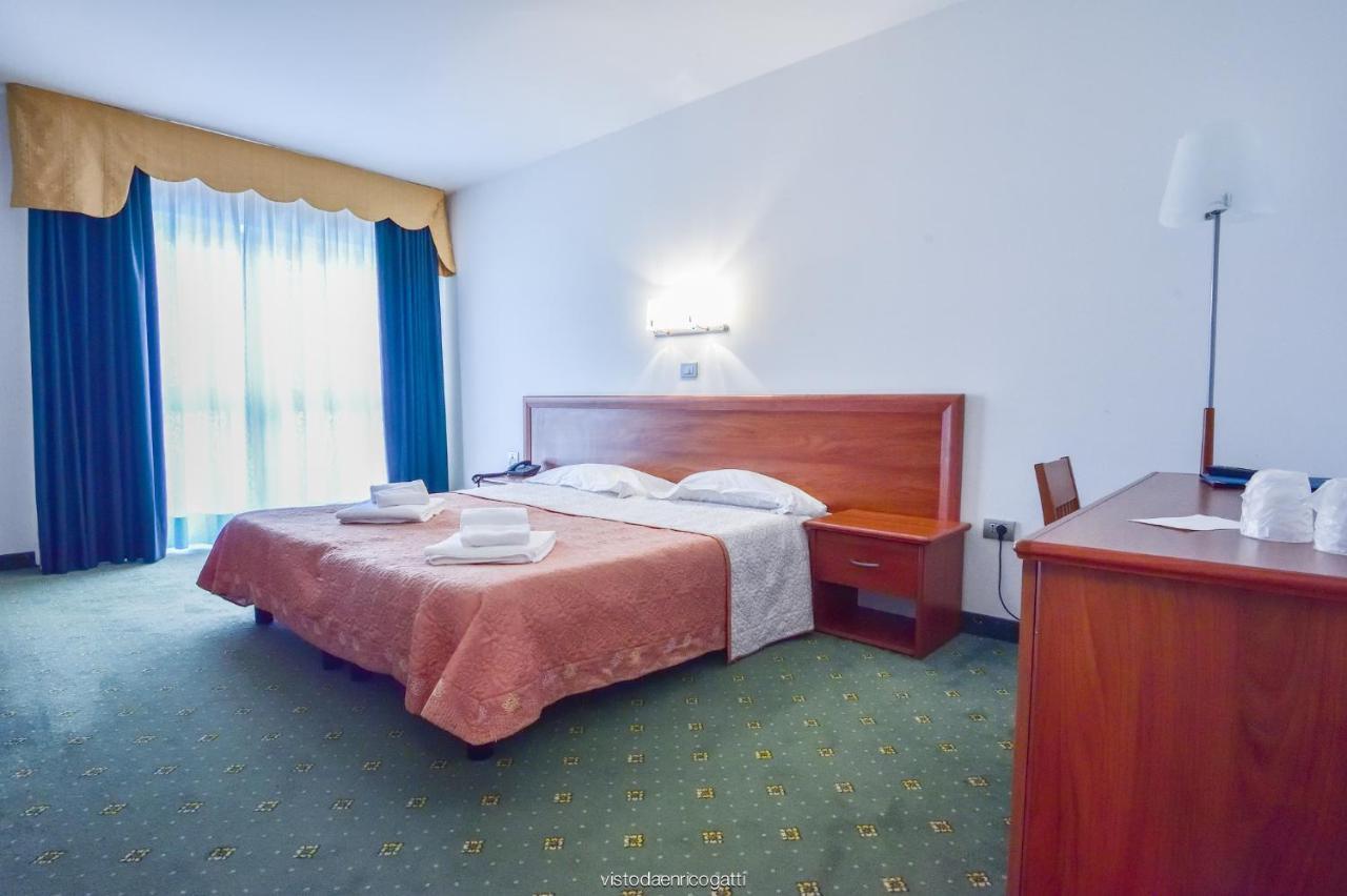 Standard Hotel Udine Pradamano Bagian luar foto