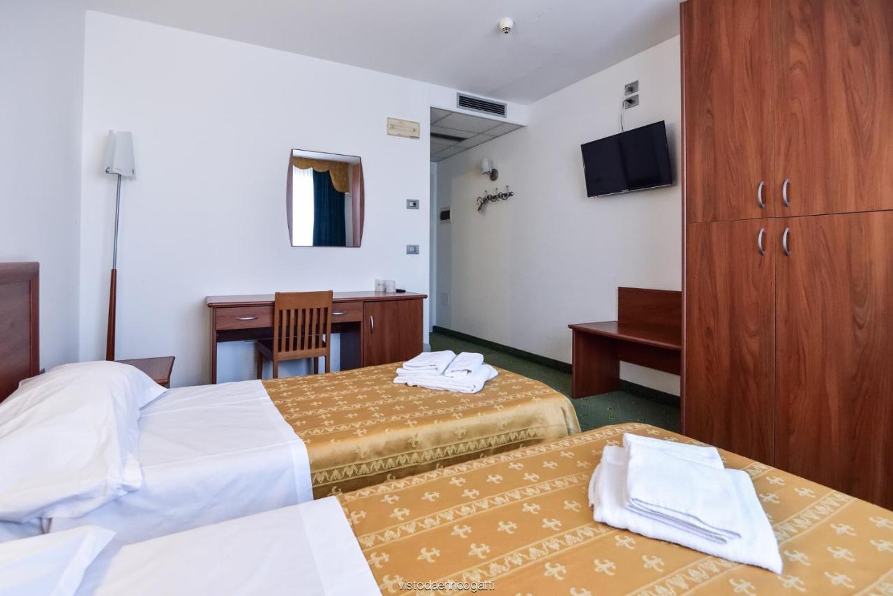 Standard Hotel Udine Pradamano Bagian luar foto