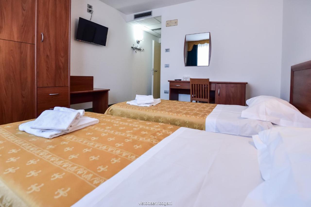 Standard Hotel Udine Pradamano Bagian luar foto