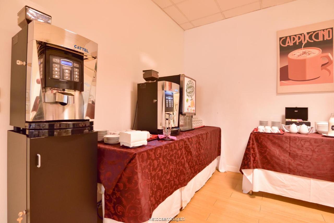 Standard Hotel Udine Pradamano Bagian luar foto